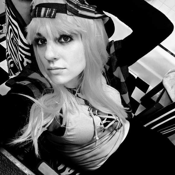 Meet your Posher, Star - Picture 3 of 7